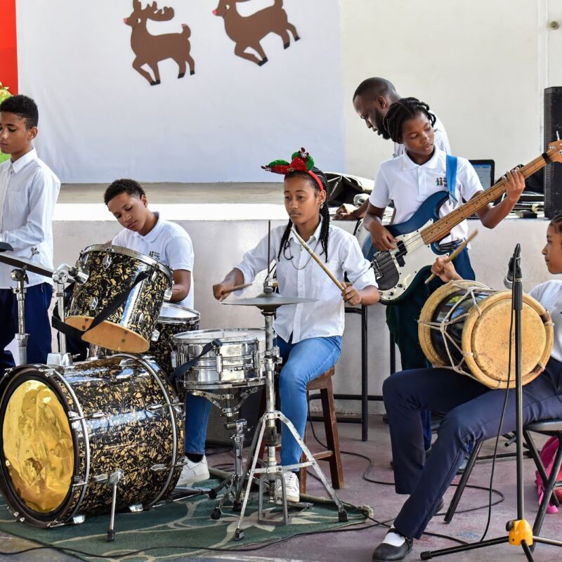 Clases de música en el Hogar del Niño