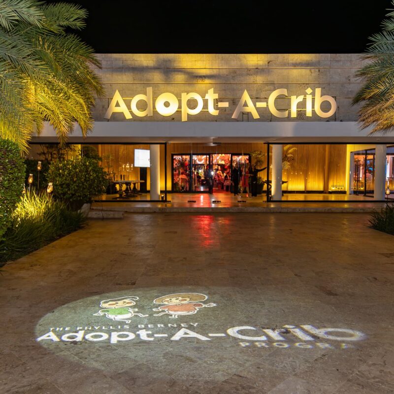 Entrada de la cena de gala Adopte Una Cuna 2025