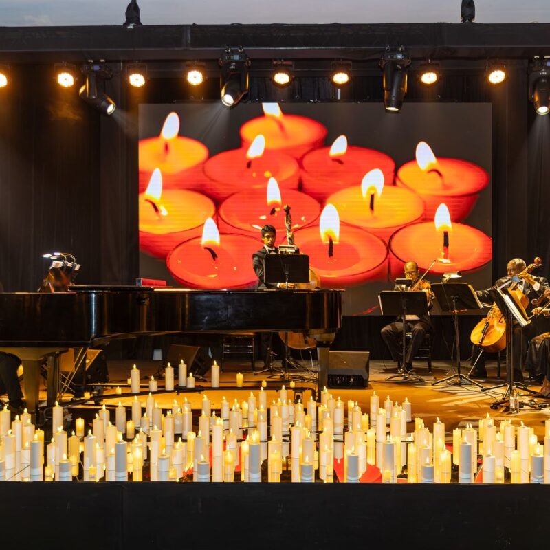 Concierto de piano y cuerdas entre velas en la gala Adopte Una Cuna 2026