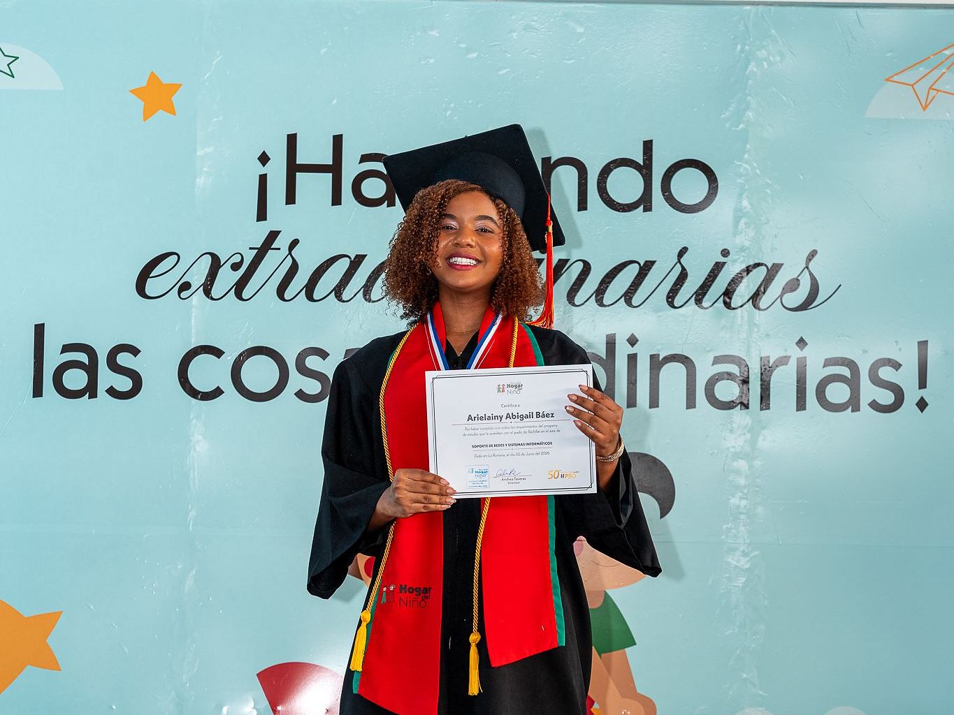 Graduada del Politécnico con su diploma, Becas PBO