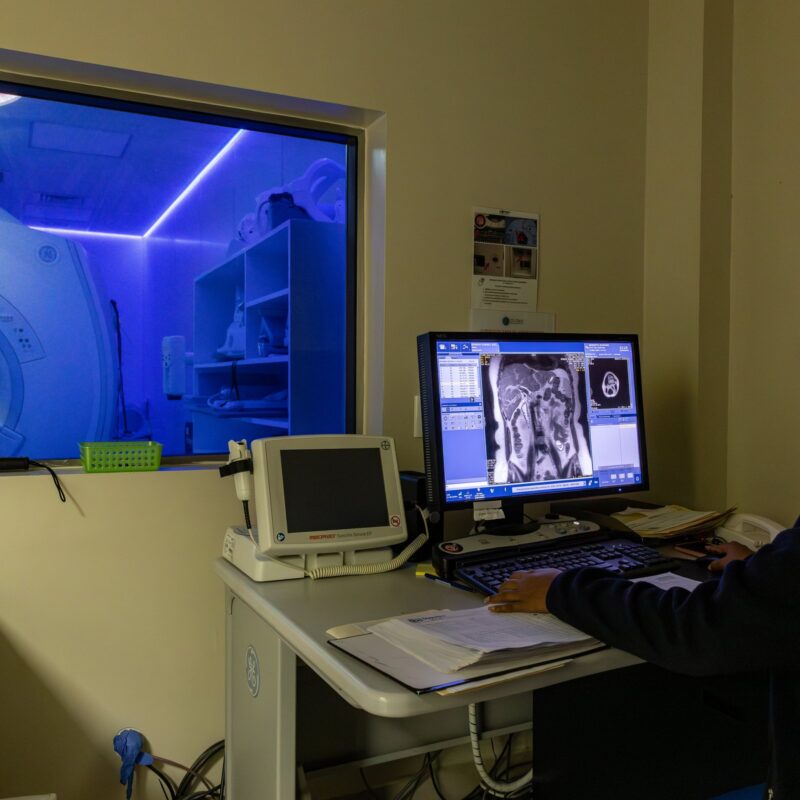 Técnica sigue una resonancia desde la sala de control