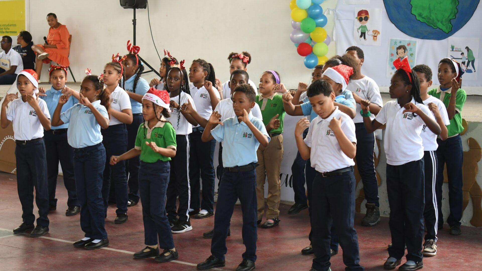 Estudiantes del Hogar del Niño en el acto del Día Internacional de las Personas con Discapacidad
