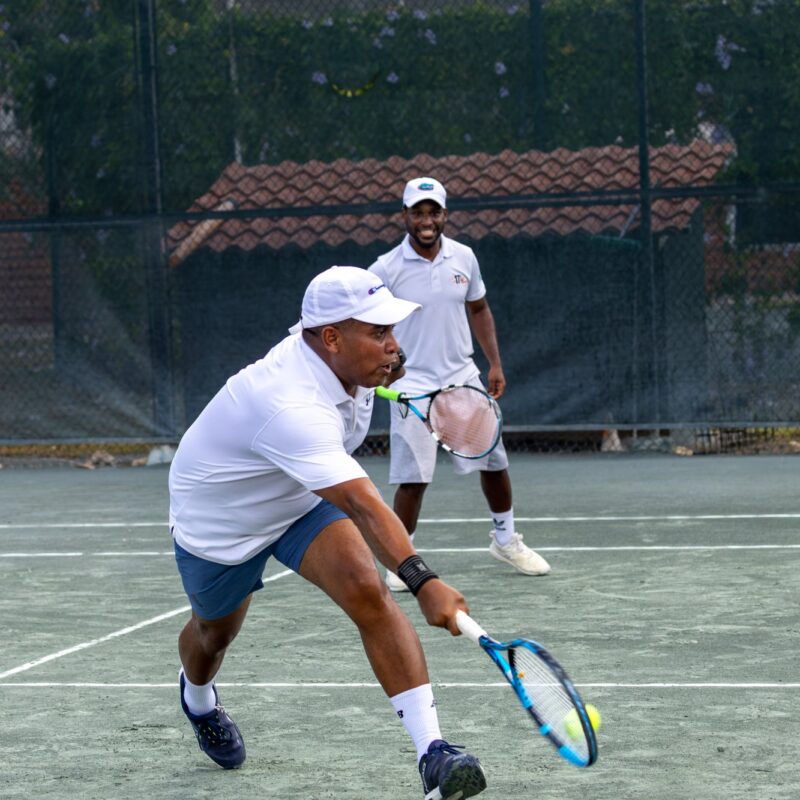 Compañeros de dobles en el Torneo de Tenis McDaniel