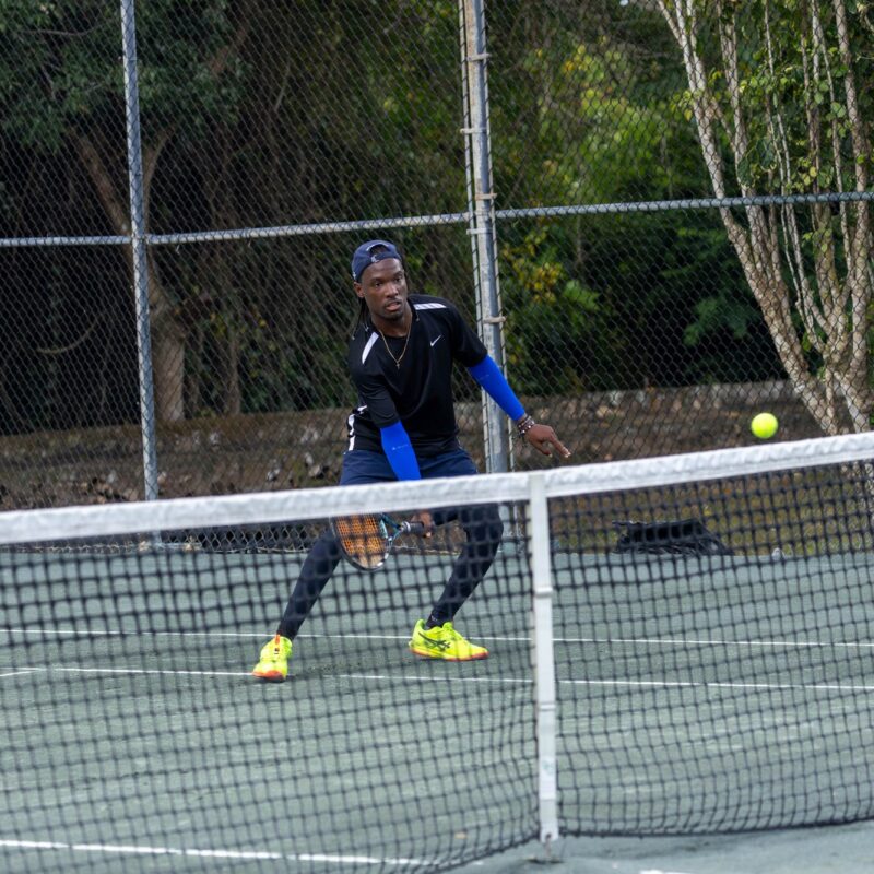 Golpe de revés en el Torneo de Tenis McDaniel
