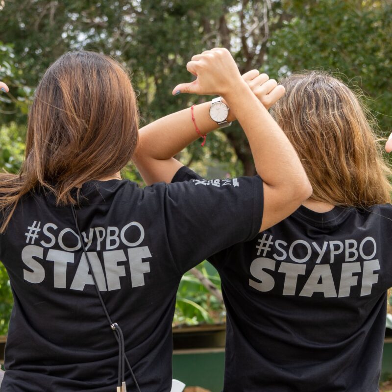 Voluntarias con la camiseta #SOYPBO del programa de voluntariado